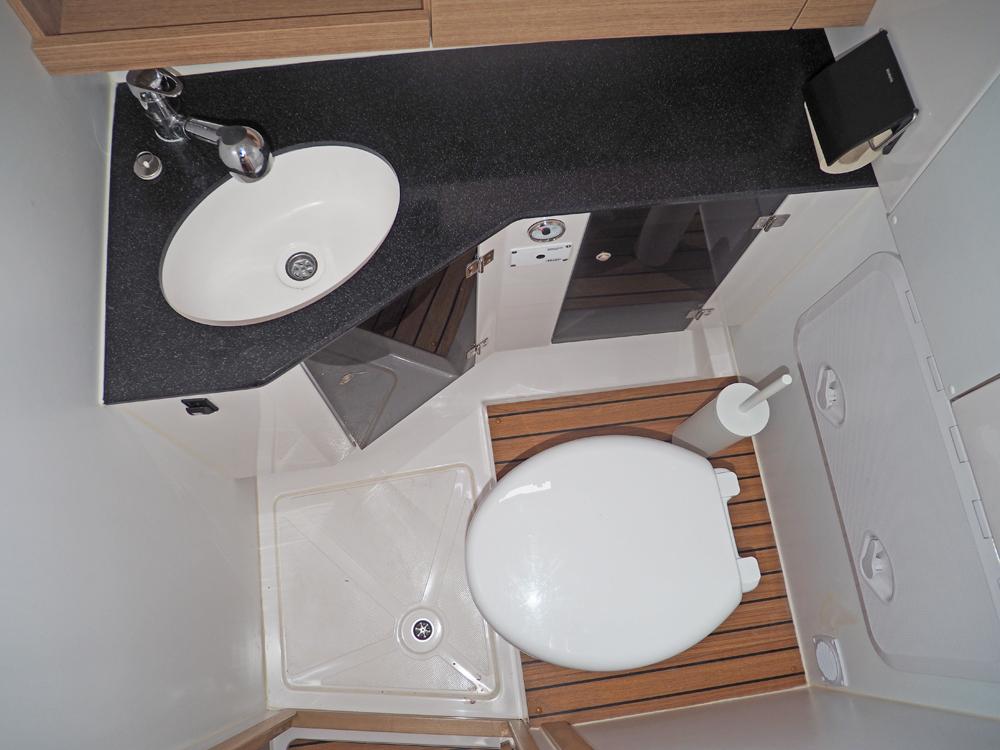 Salon, Accommodatie